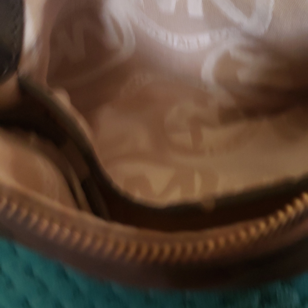 RARE: Mini grayson camo Michael Kors satchel - Picture 6 of 8